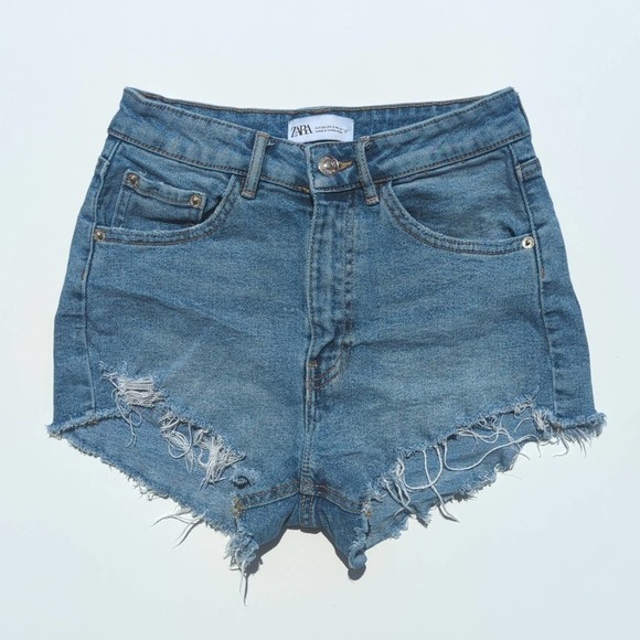Zara Medium Wash High Waisted Cheeky Raw Hem Denim Jean Shorts Blue Size 2 - Picture 1 of 12